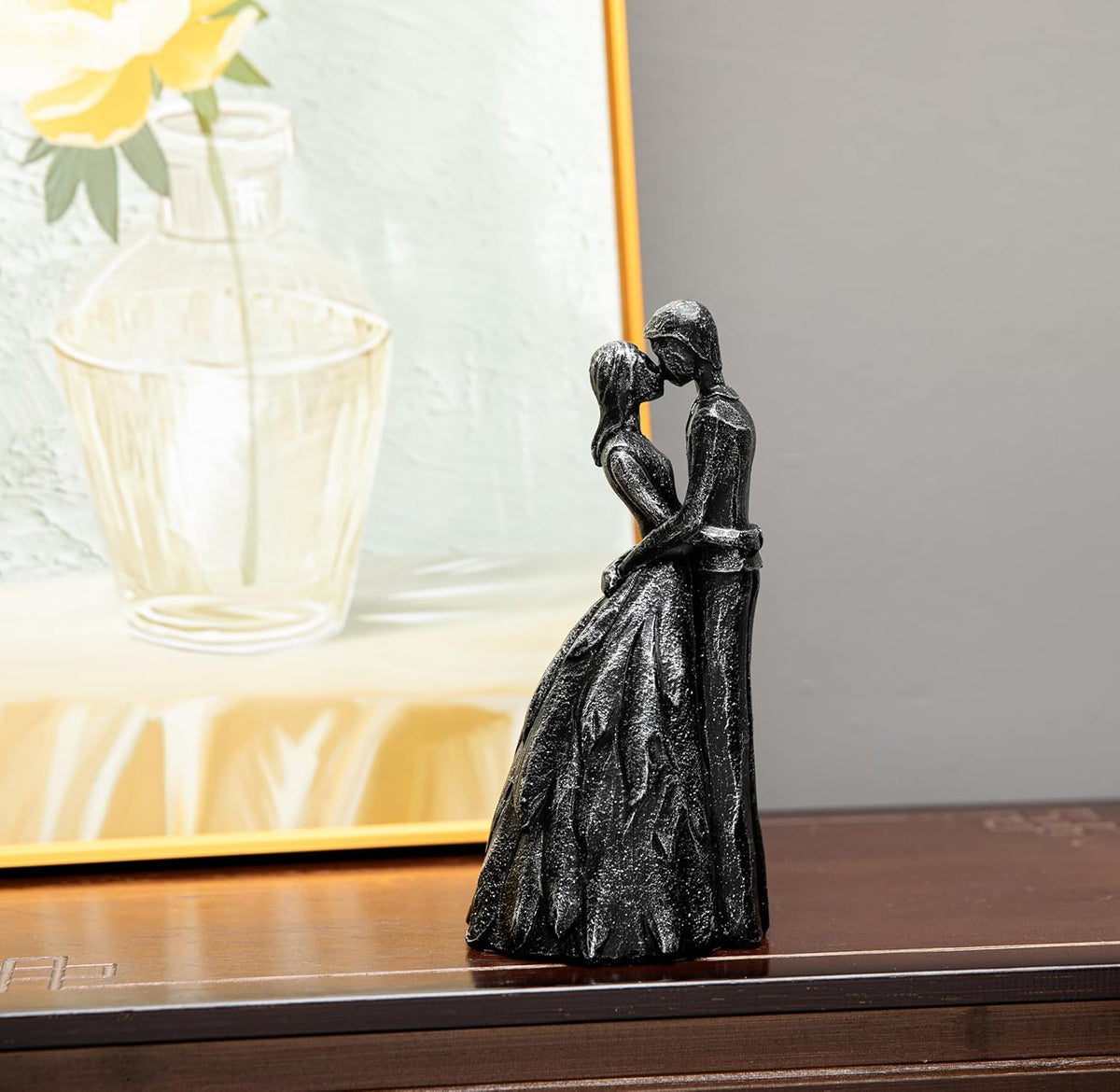 Kissing Lovers Sculpture – Abstract Resin Statues for Home Decor